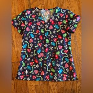 Peaches Brand Christmas Scrub XS Top